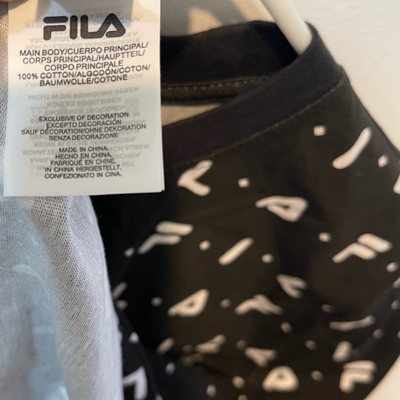 Fila all over Logo Tee Shirt Sz M black and white Women - Picture 5 of 6